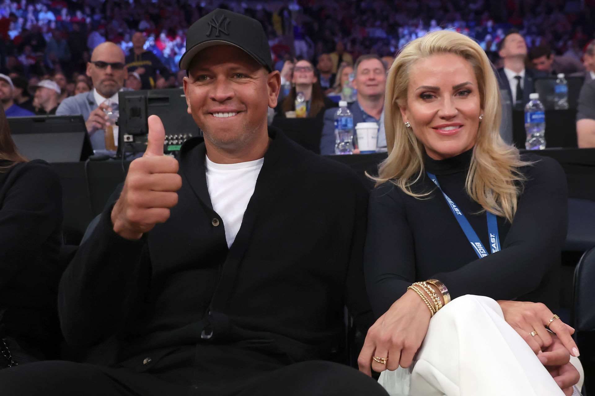 Alex Rodriguez’s girlfriend Jaclyn Cordeiro steals the spotlight in FOX studio as Blue Jays clash with Mariners in Game 7 ALCS