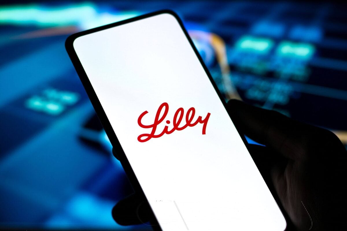 Eli Lilly and Company (LLY) Stock: Plunge After Q3 2025 Revenue Beat and Upgraded Outlook