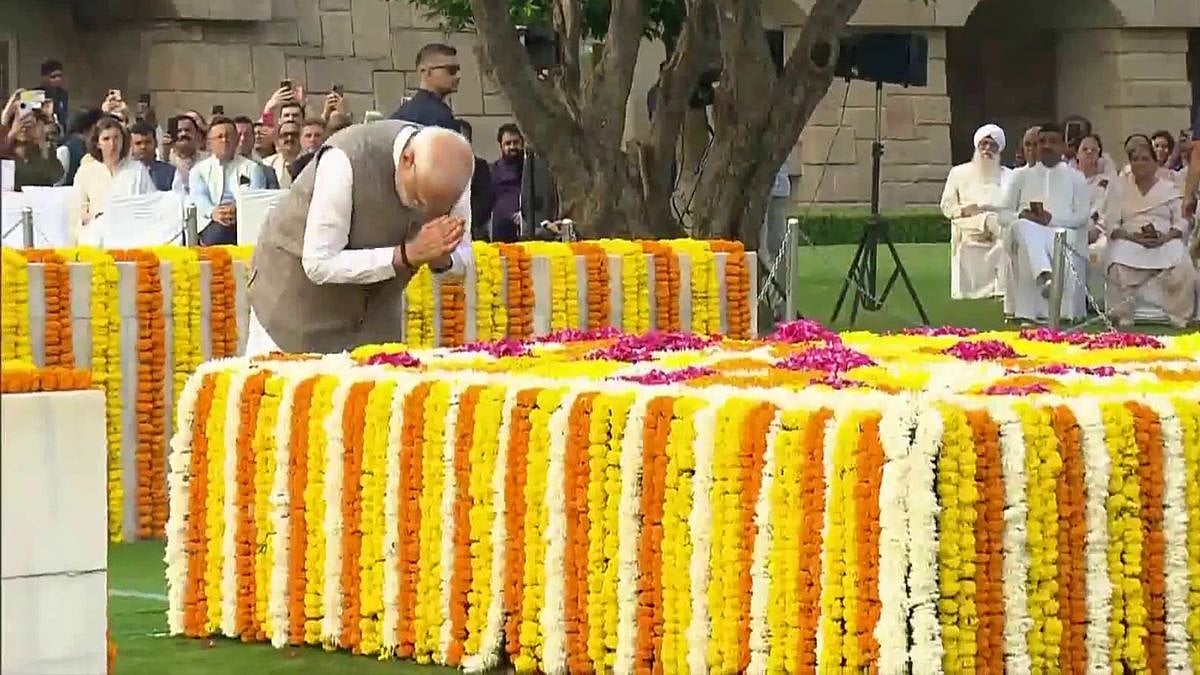 PM Modi Pays Homage To Mahatma Gandhi & Former Prime Minister Lal Bahadur Shastri On Their Birth Anniversaries