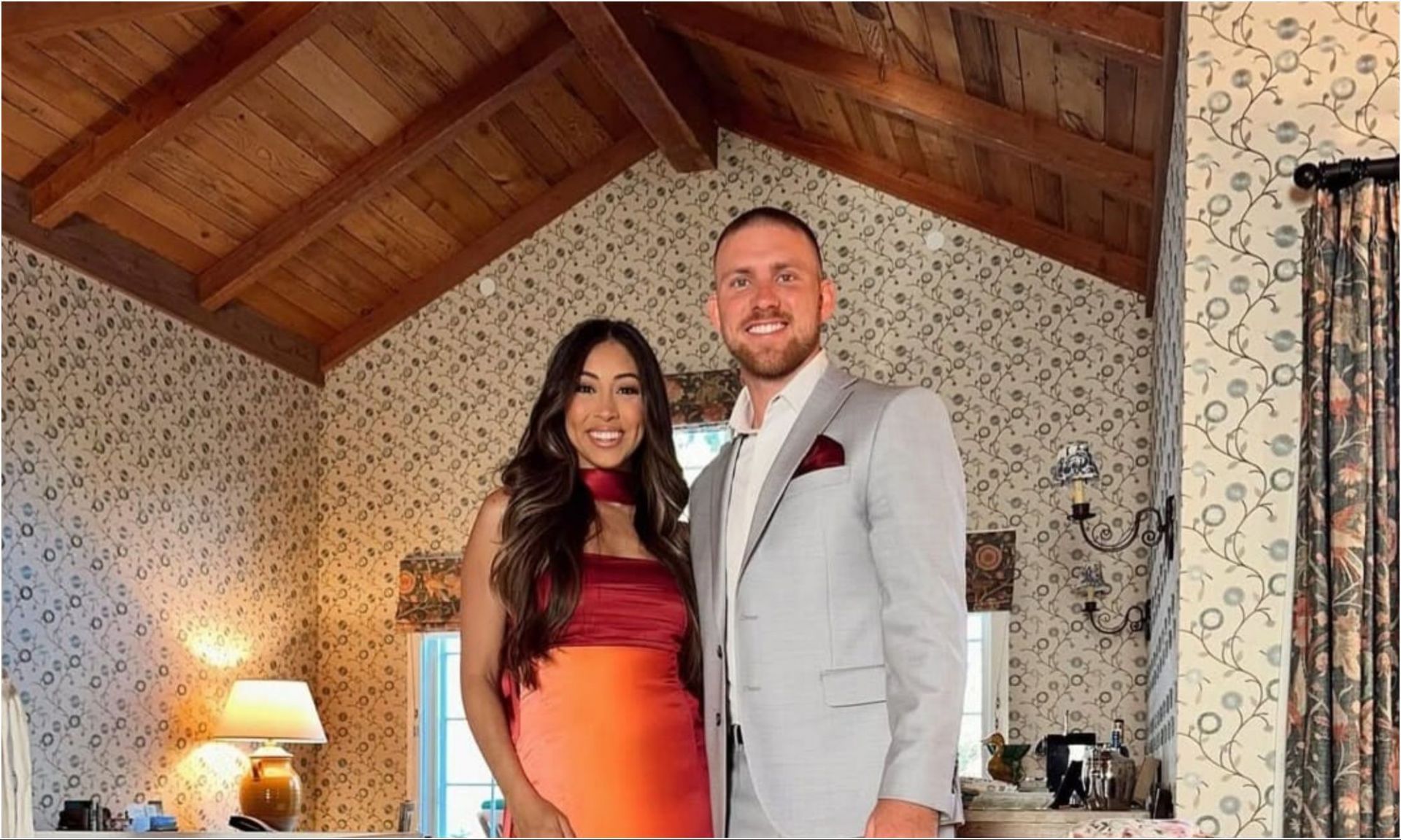 Shane Buechele’s wife Paige offers early look at ‘comfy outfit’ to cheer for Bills in Week 10 game against Dolphins [WATCH]